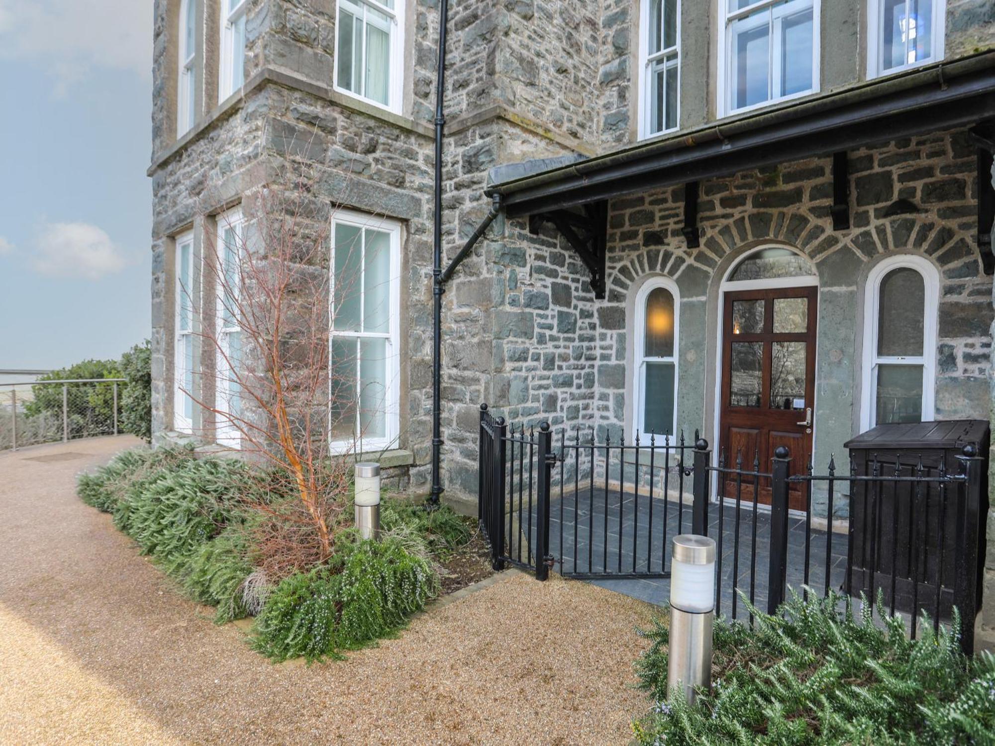 Harlech Apartments - Efnisien エクステリア 写真